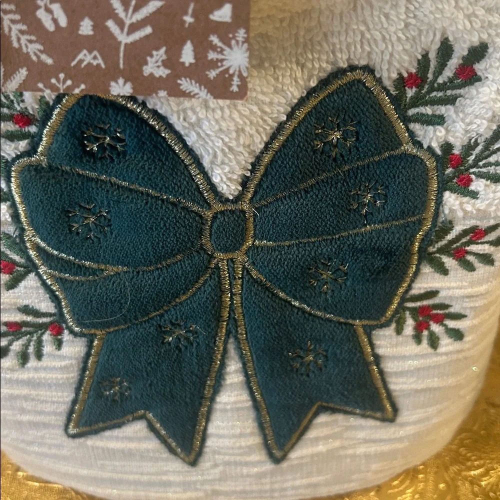 NWT Set of Two Festive Hand Towels with Green Bow Embroidery
